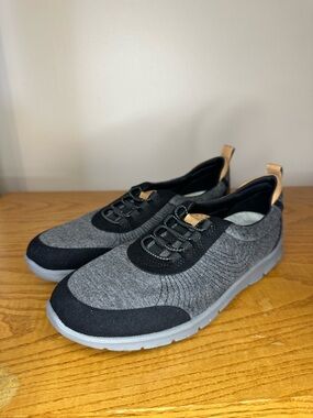 Clarks Cloud Steppers Womens 6 M Slip On Sneaker Shoe Comfort Black Gray Walking